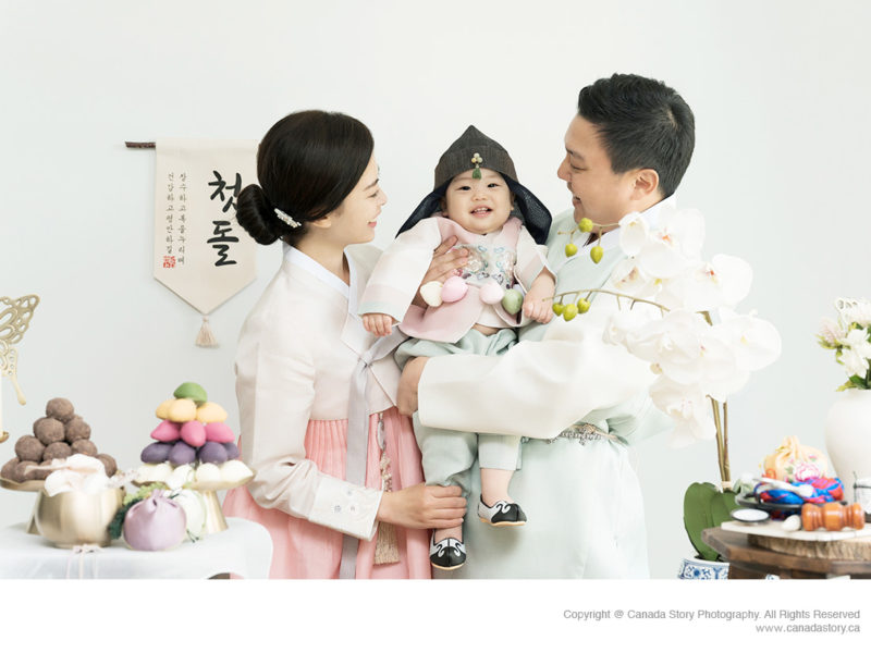 1st Bday, 1st birthday, athome, babyphotography, babysession, babysessioninfo, canada story, canadasnap, canadastory, canadastoryphotography, canadastoryprice, familyphotography, kidsphotography, Koreanphotographer, oriental, vancouver, Vancouverphotographer, Vancouverphotography
