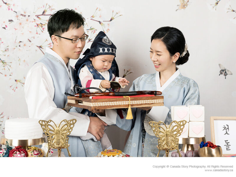 1st Bday, 1st birthday, babyphotography, canada story, canadastory, canadastoryphotography, familyphotography, kidsphotography, Koreanphotographer, oriental, portrait, studio1341, vancouver, Vancouverphotographer, Vancouverphotography, WestVancouverphotographer